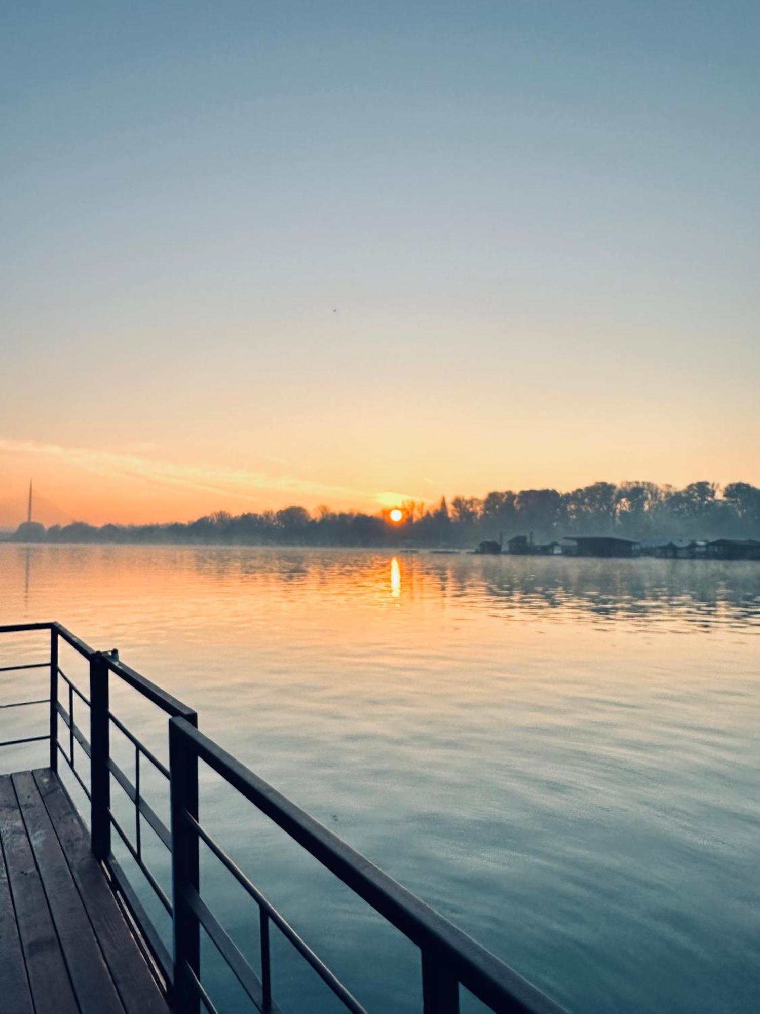 Swan Hotel Belgrád Kültér fotó